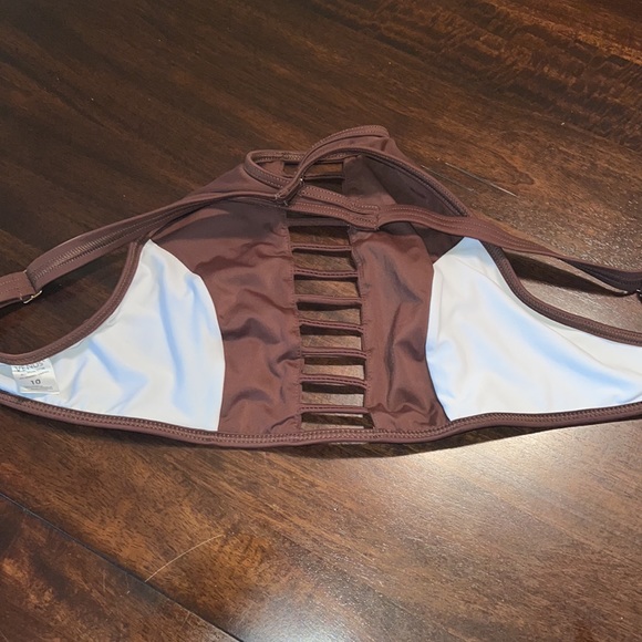 Cute bikini top. Size 10. - Picture 2 of 3